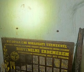 3479351303